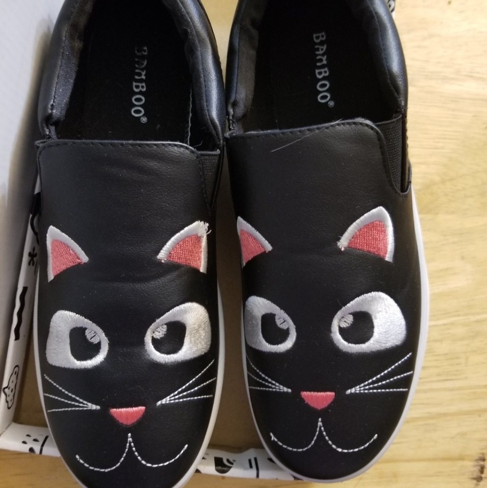 7 1/2 bamboo kitty slip on shoes new never wore
